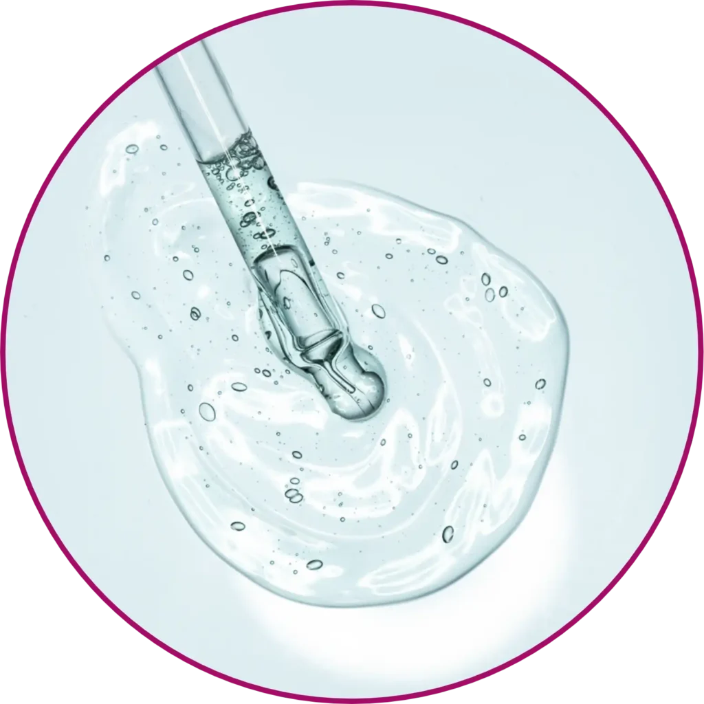 O Ácido hialurônico hidrata de forma profunda a pele, melhora a elasticidade e reduz rugas e linhas finas. Auxilia na cicatrização de feridas e hidratação das articulações.