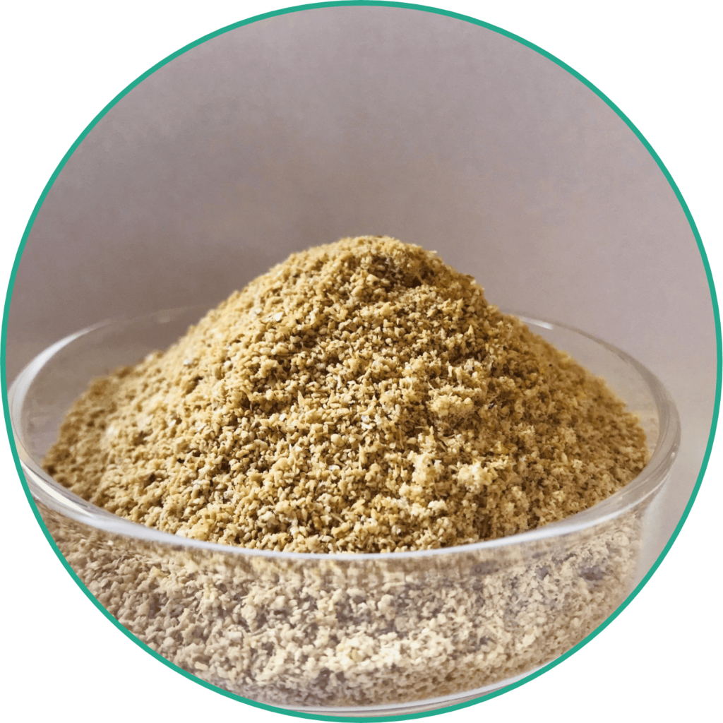 A Colina é essencial para o metabolismo das gorduras e a saúde do fígado, auxiliando na queima de gordura, melhorando a função cerebral e apoiando a saúde do fígado.